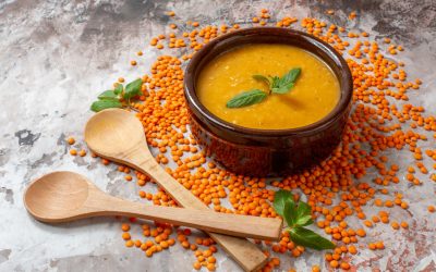 Zupa krem z czerwoną soczewicą i grzankami