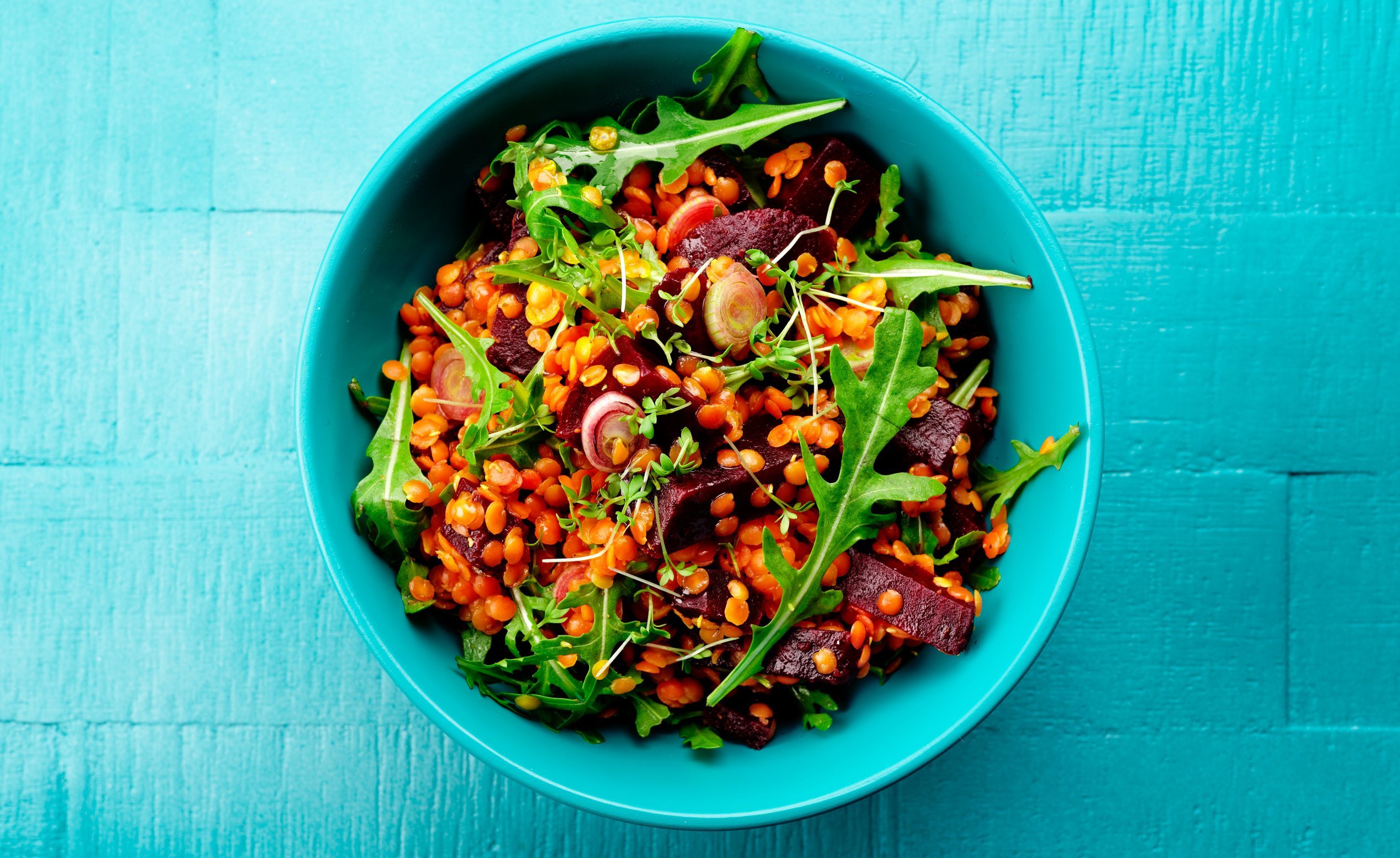 Narodowe Centrum Edukacji Żywieniowej | Sałatka z burakiem i soczewicą