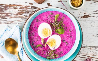 Chłodnik z botwinki z rzodkiewką i ogórkiem