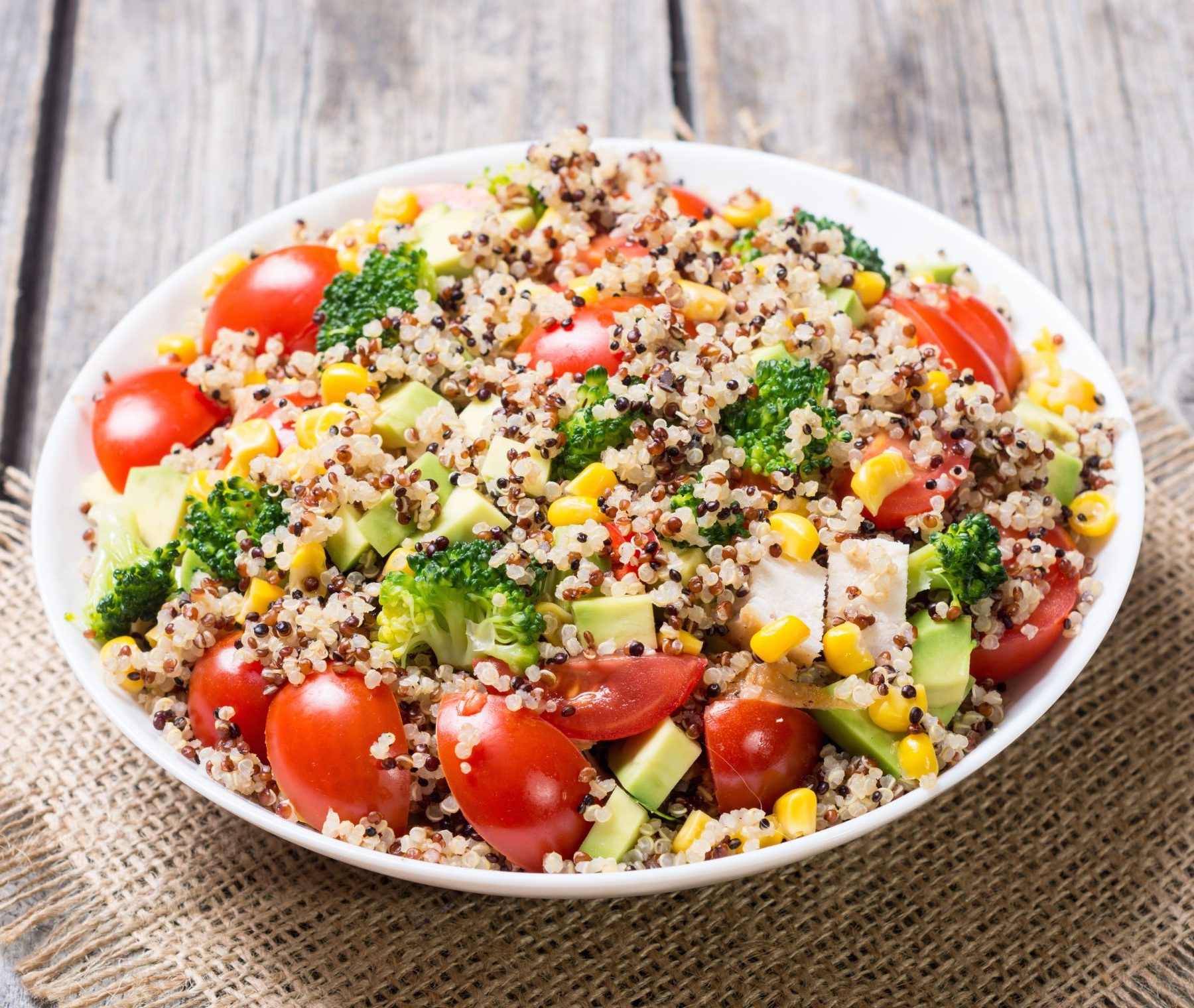 Narodowe Centrum Edukacji Żywieniowej | Sałatka z komosą ryżową, tofu i słonecznikiem