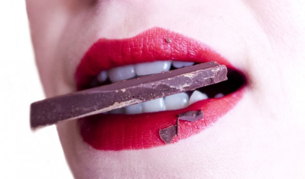 Narodowe Centrum Edukacji Żywieniowej | Gorzka czekolada wspomaga serce?