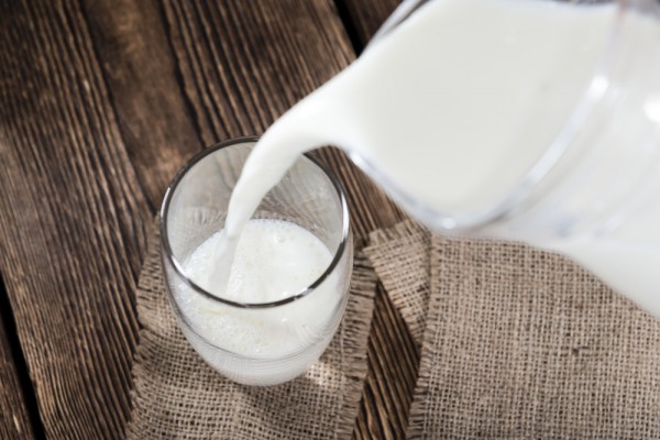 Narodowe Centrum Edukacji Żywieniowej | Mleko tłuste czy chude, co podawać dzieciom do picia?