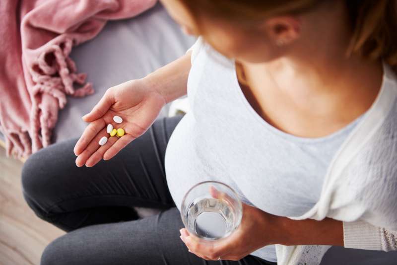 Narodowe Centrum Edukacji Żywieniowej | Ile witamin i składników mineralnych potrzebują kobiety w ciąży bliźniaczej?