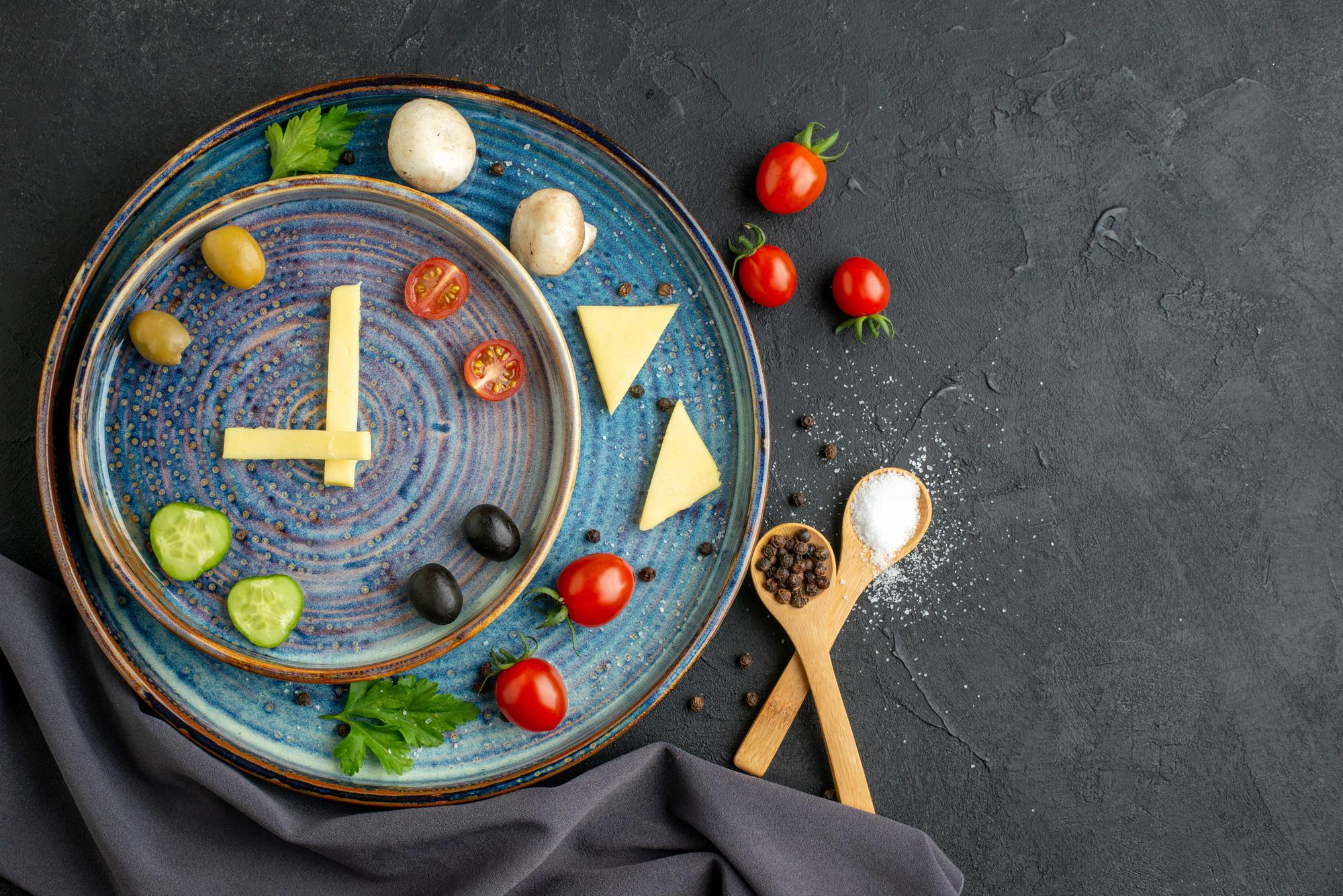 Narodowe Centrum Edukacji Żywieniowej | Optymalna pora wieczornego posiłku – o której zjeść i co warto wybrać na kolację